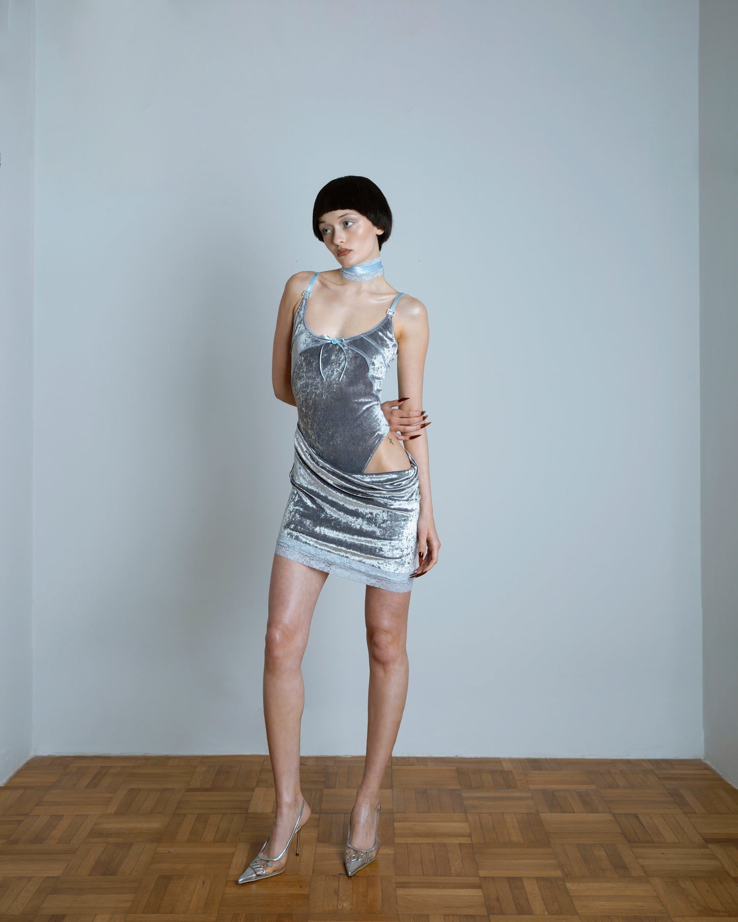 Mini Velvet dress in grey
