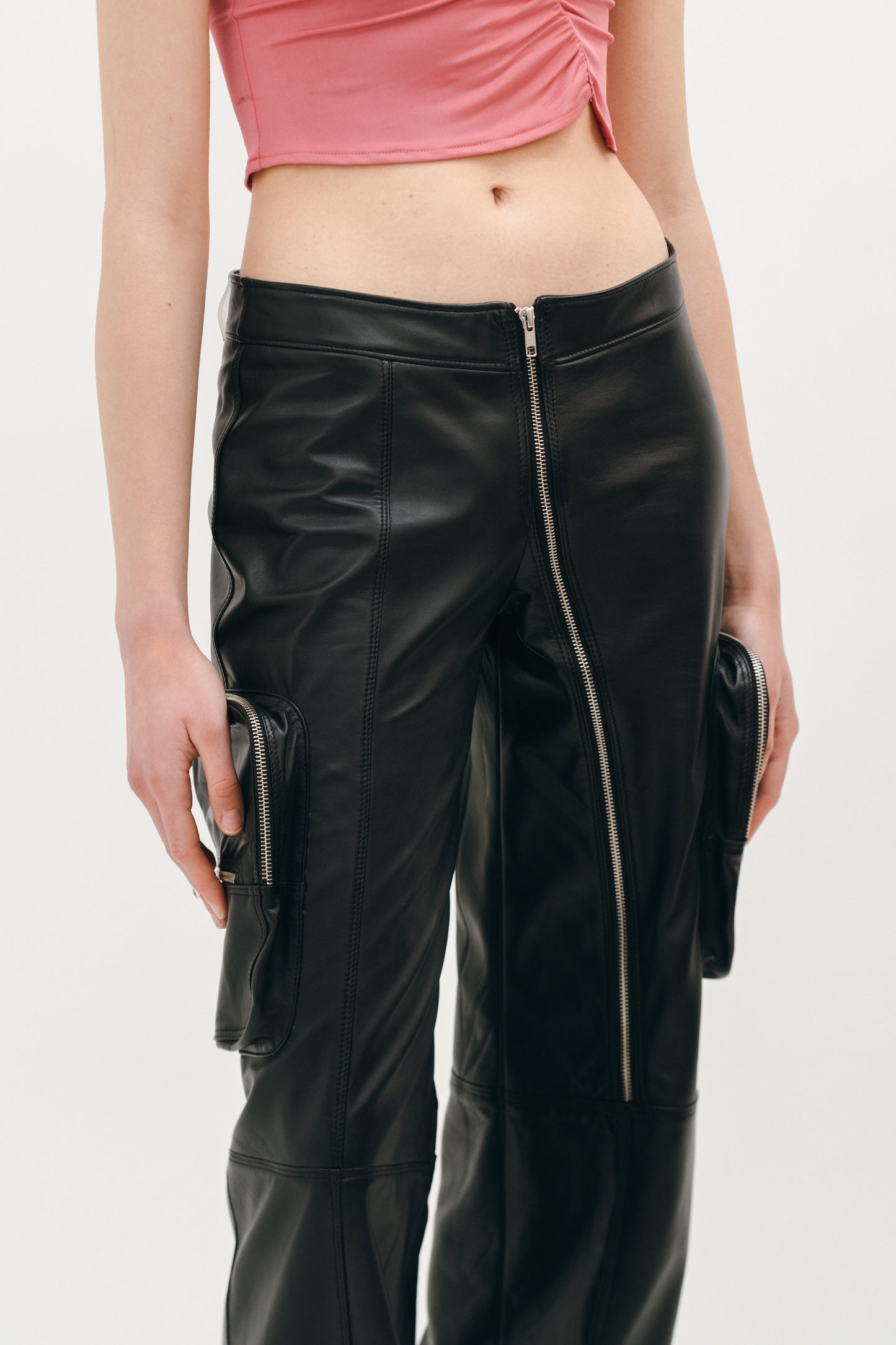 Sandasimona leather pant closely on the woman